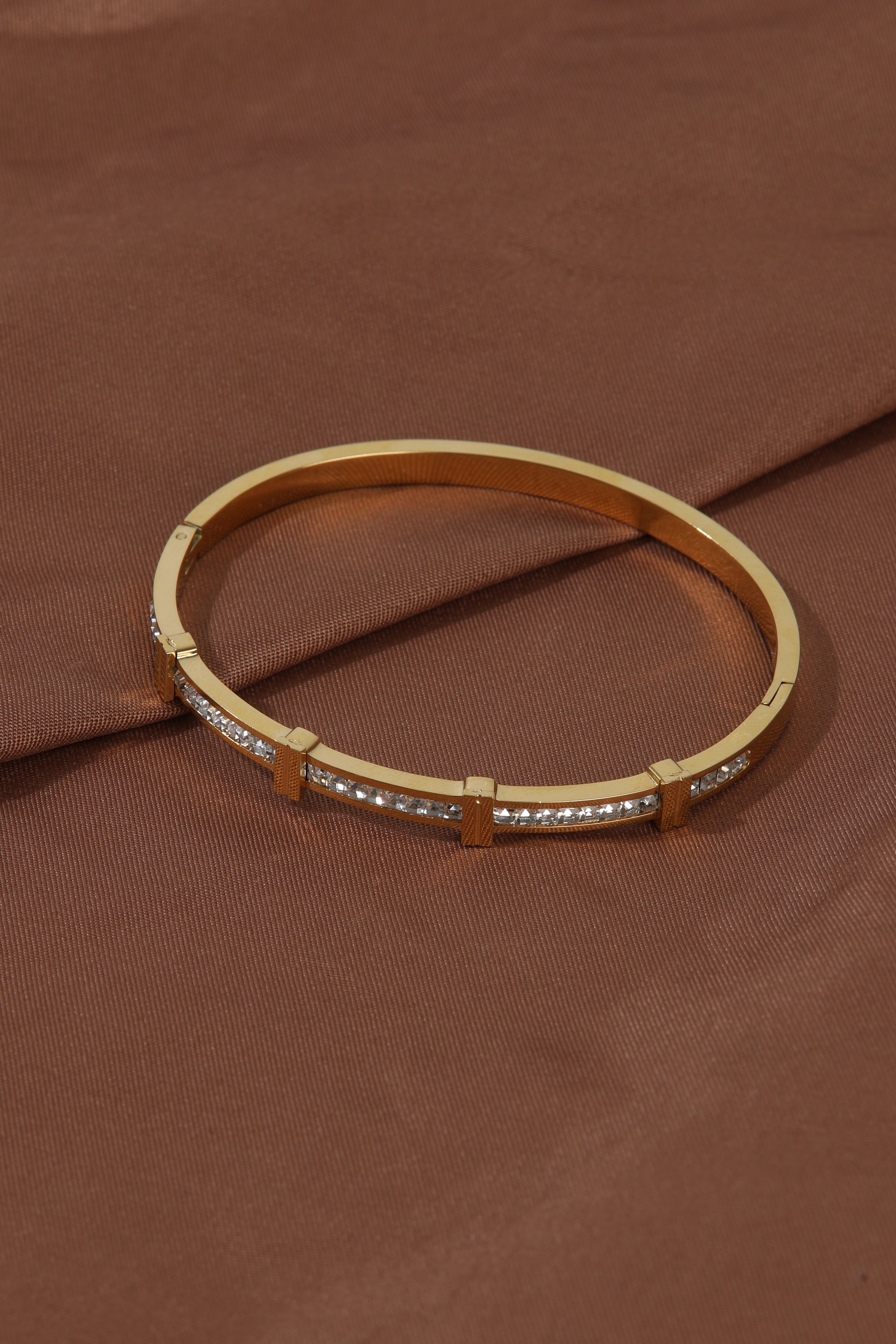 Elegant Bright Golden Bracelet