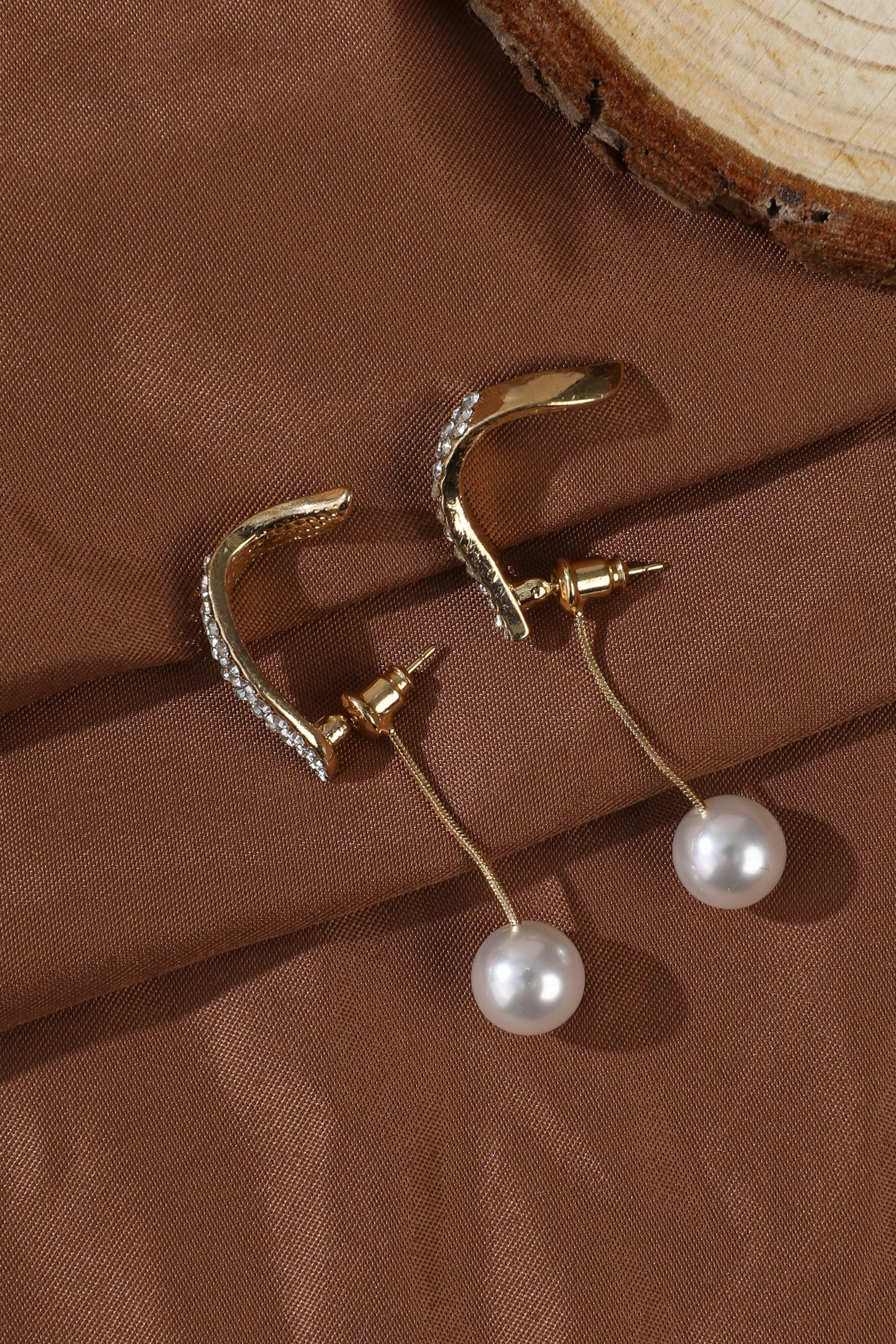 Pearl Earrings in Gold