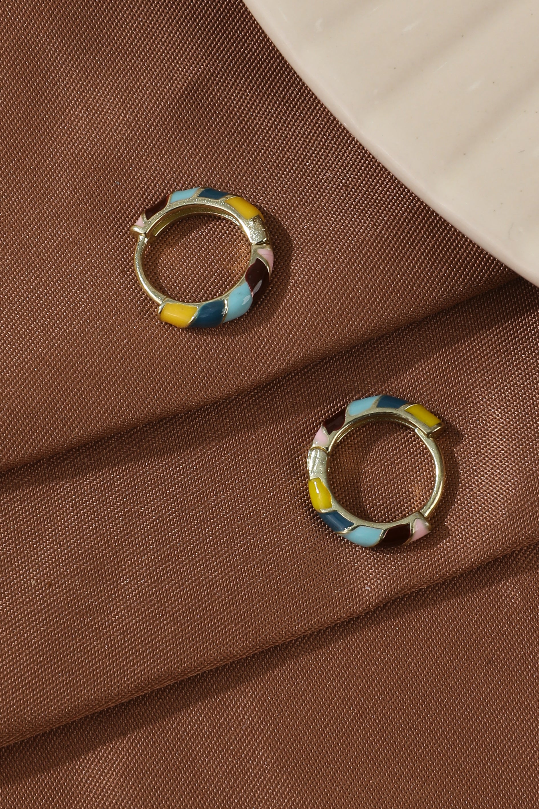 Elegant Earrings with Multicoloured Enamel in Gold