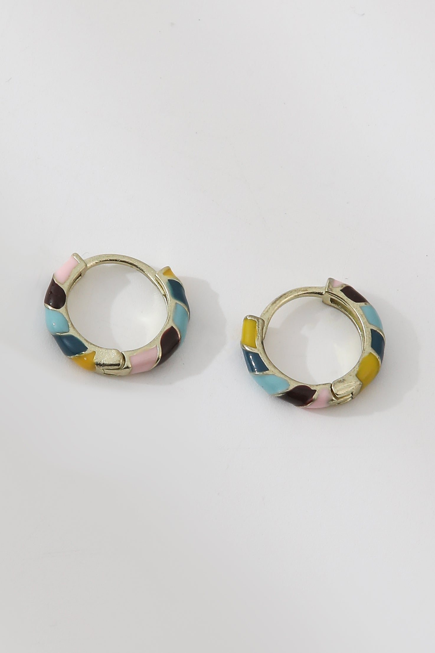 Elegant Earrings with Multicoloured Enamel in Gold