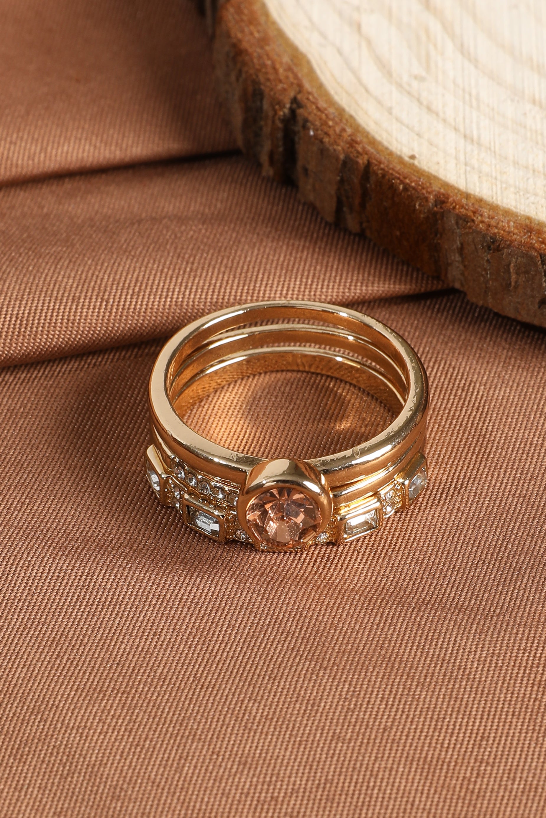 Elegant Inlaid Crystal Gold Ring